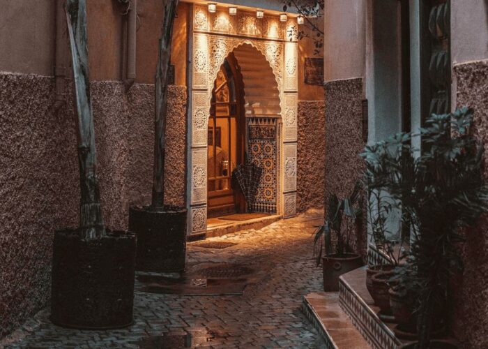Campo berbero lusso nel deserto di Merzouga con glamping e cena tradizionale
