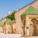Tour Marocco 10 giorni da Marrakech con sahara Fes e Chefchaouen città blu con vista panoramica sul deserto marocchino