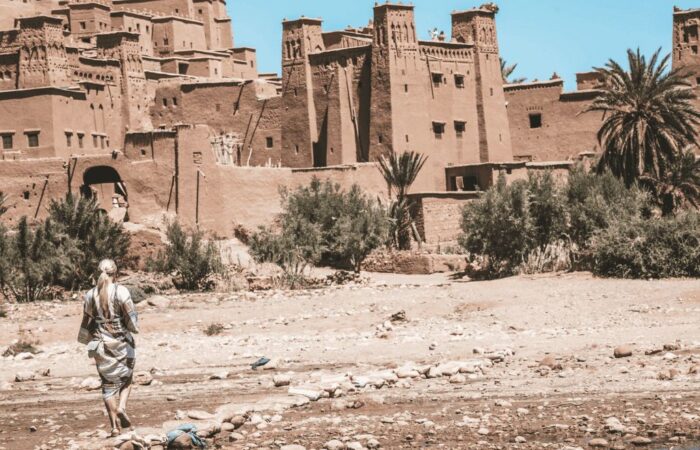 Tour Merzouga Fes con partenza da Marrakech e paesaggi desertici spettacolari con vista panoramica sul deserto marocchino